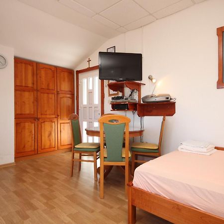 Apartments With A Parking Space Preko, Ugljan - 8224 חדר תמונה