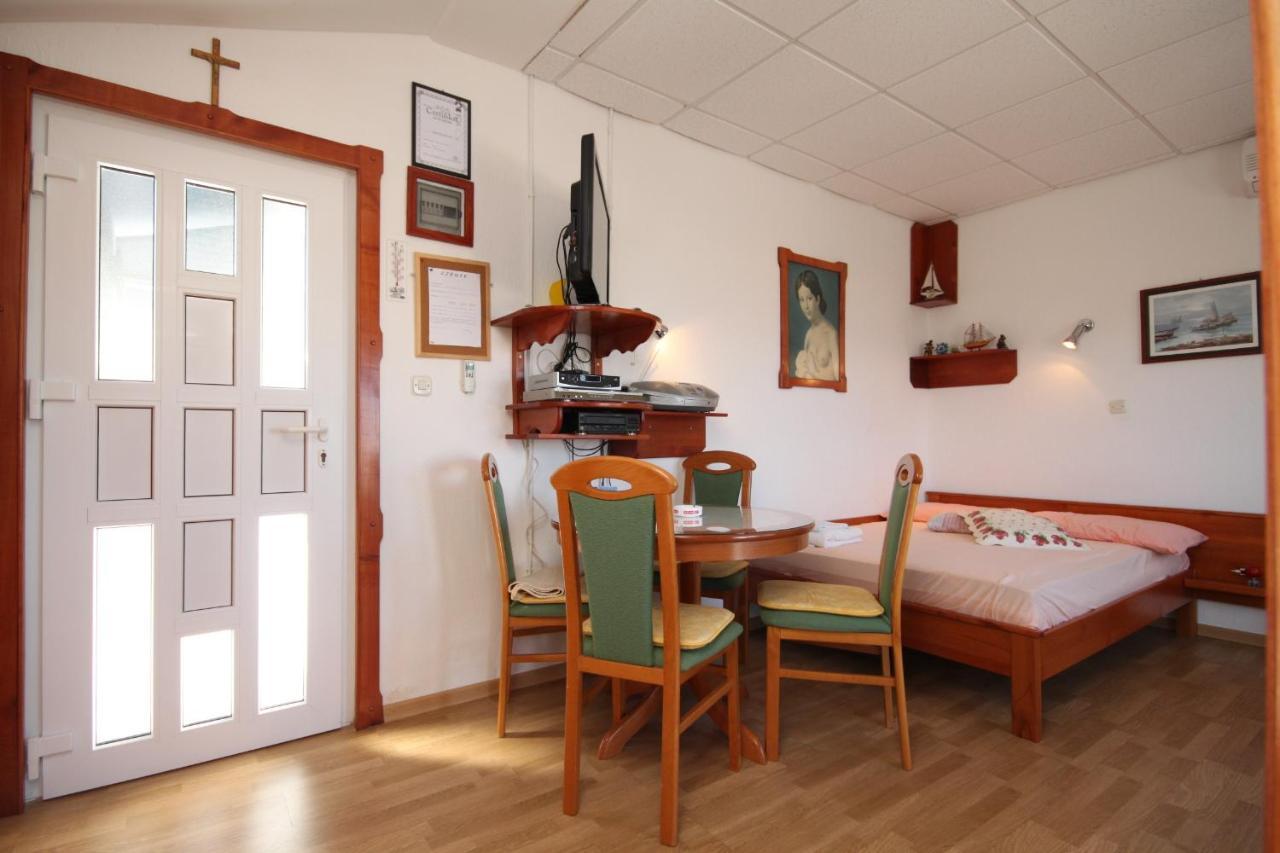 Apartments With A Parking Space Preko, Ugljan - 8224 מראה חיצוני תמונה